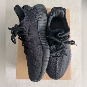 Boys Yeezy 350 v2